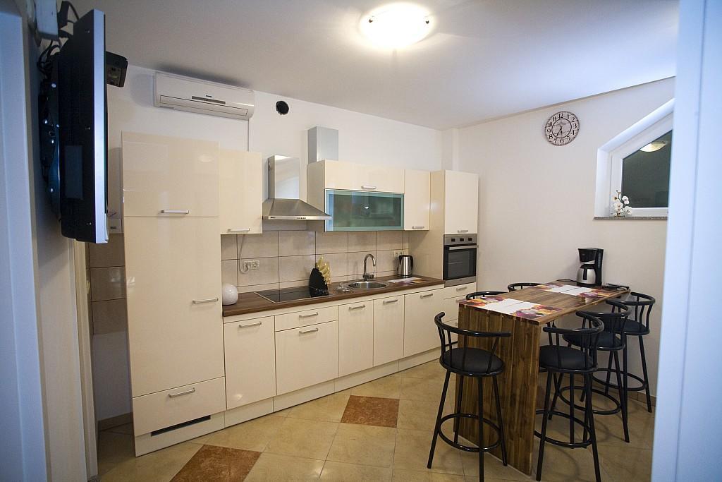 Apartments Rubic Omis Ruang foto