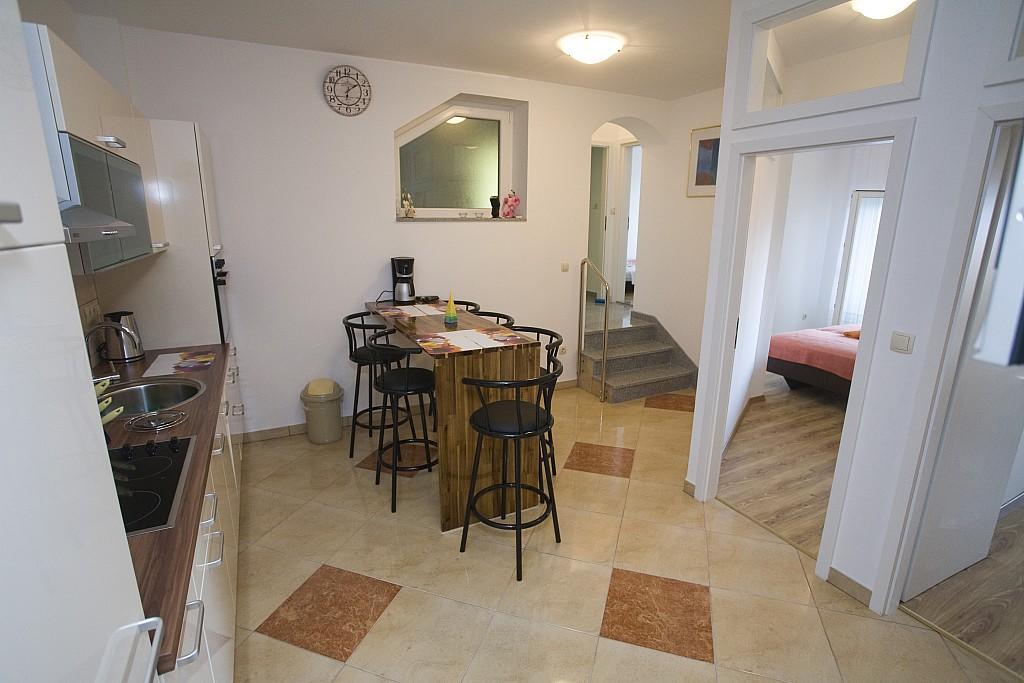 Apartments Rubic Omis Ruang foto