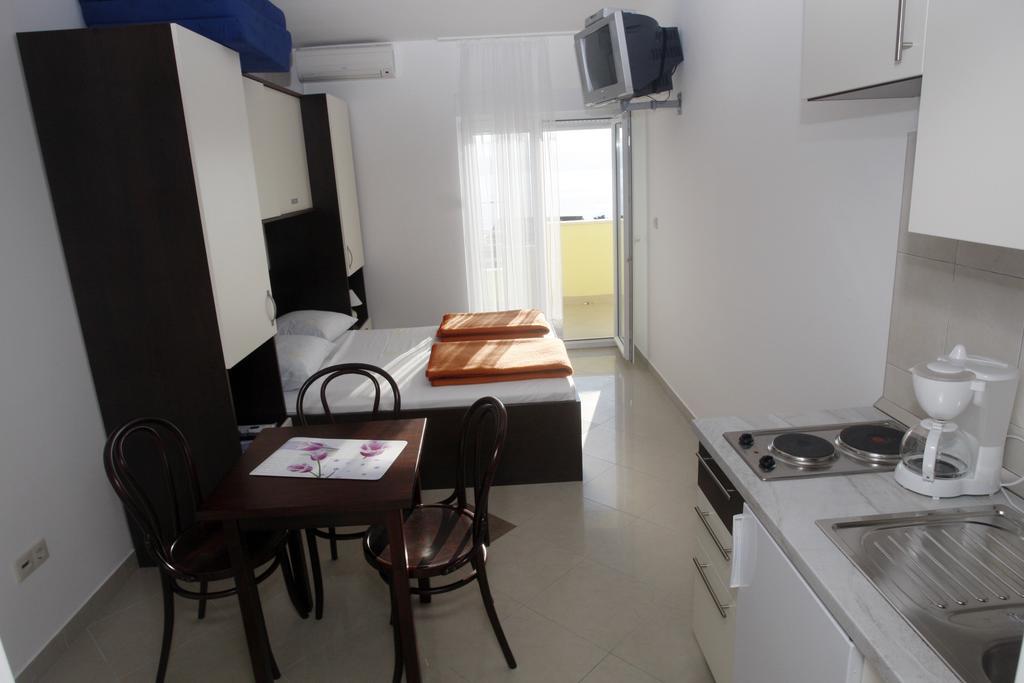 Apartments Rubic Omis Bagian luar foto