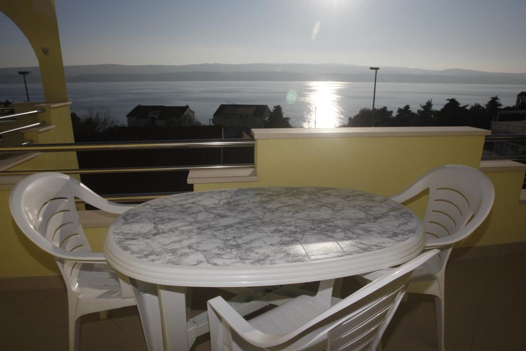 Apartments Rubic Omis Ruang foto