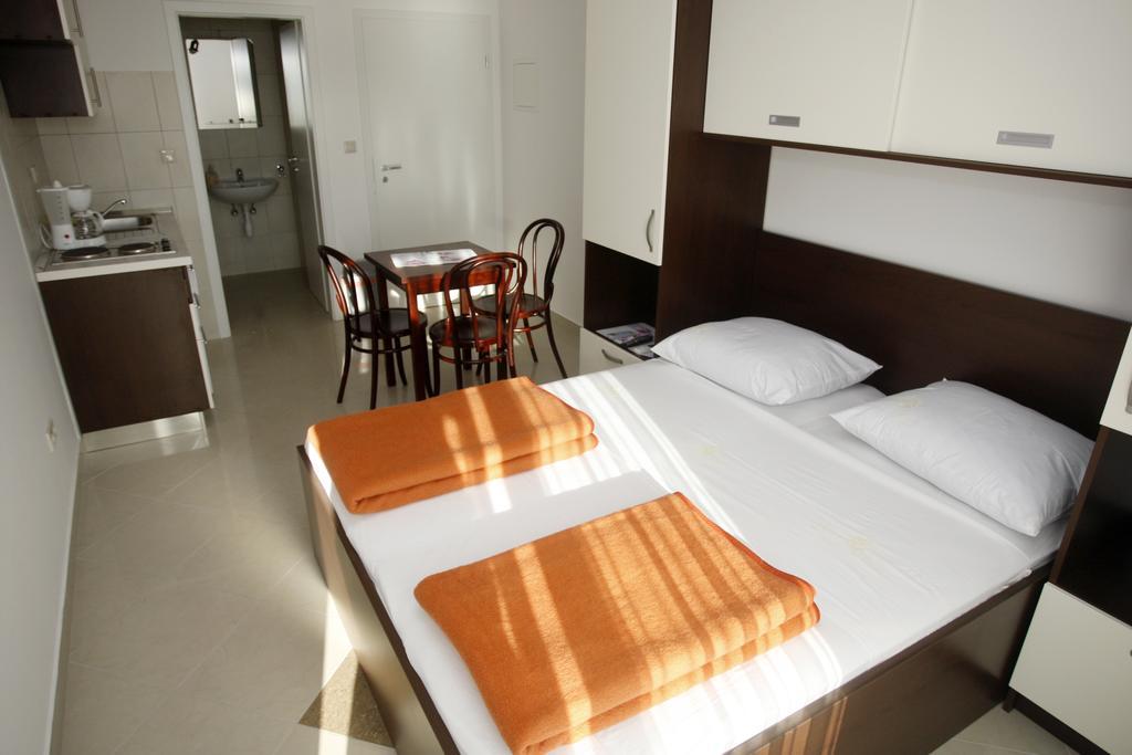 Apartments Rubic Omis Ruang foto